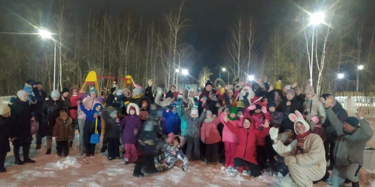 На улице Песоченской прошел новогодний праздник «Дед Мороз в гостях у ТОС»