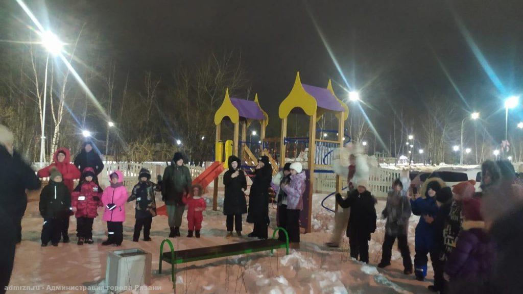 На улице Песоченской прошел новогодний праздник «Дед Мороз в гостях у ТОС»