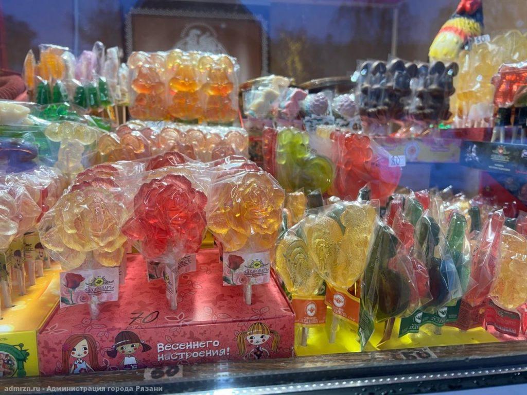 С 23 декабря на рязанском Лыбедском бульваре заработала новогодняя ярмарка