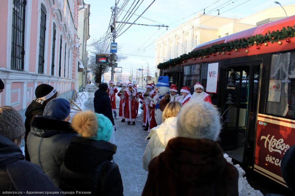 Первый рейс "Новогоднего экспресса" проехал по рязанским улицам