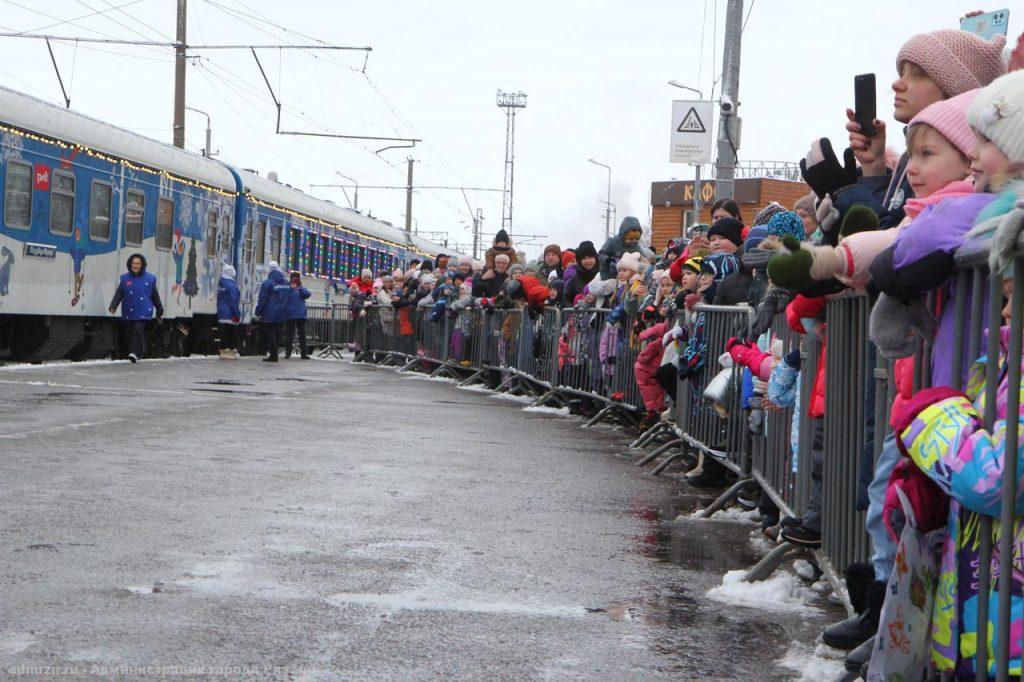 Мэрия Рязани поделилась снимками поезда Деда Мороза