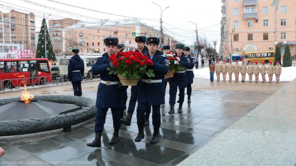 Рязанцы возложили цветы в честь 81-й годовщины победы в Сталинградской битвы