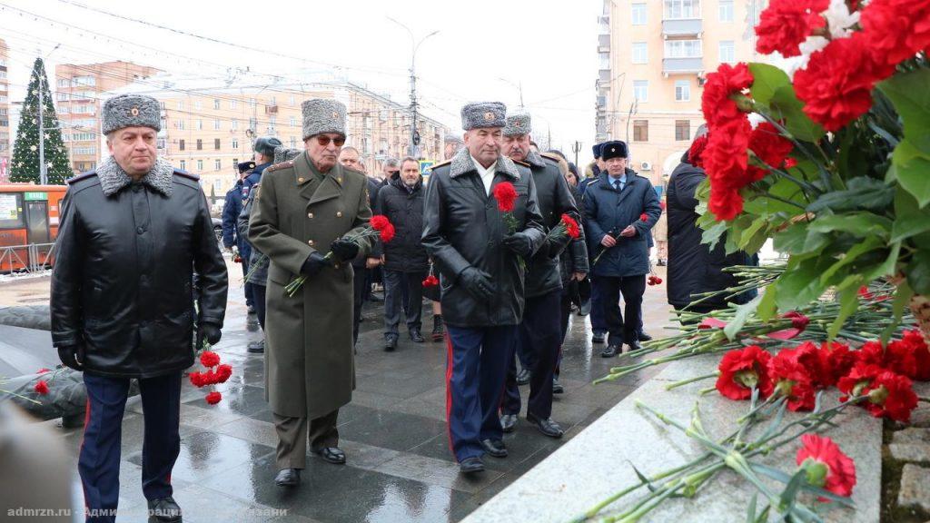 Рязанцы возложили цветы в честь 81-й годовщины победы в Сталинградской битвы