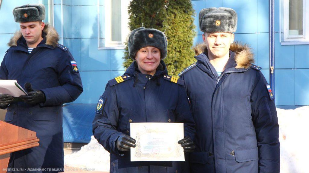 В Рязани сотрудниц Центра парашютной подготовки поздравили с 8 марта