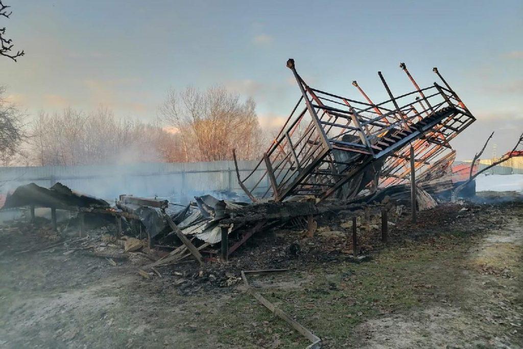 В Старожиловском районе сгорел деревянный дачный дом