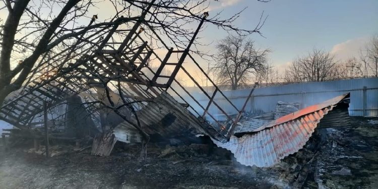 В Старожиловском районе сгорел деревянный дачный дом