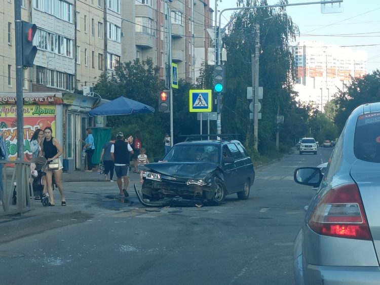 Около рязанской школы №73 произошло серьёзное ДТП