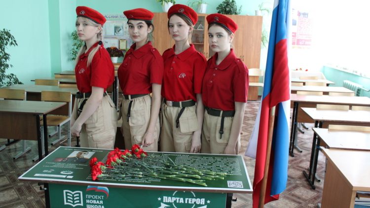 В рязанском Сасове в школе №3 открыли Парту Героя Игоря Фролова, погибшего на СВО