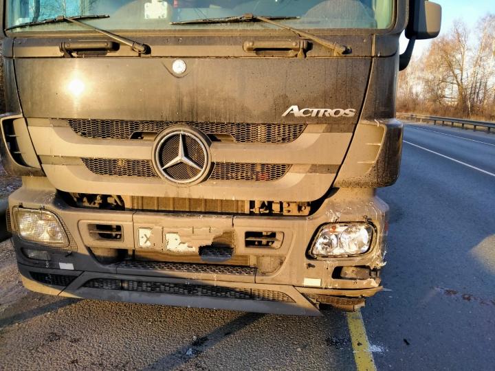 В Путятинском районе водитель грузовика врезался в остановившуюся легковушку