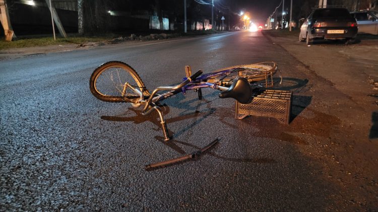 В рязанском Шацке водитель легковушки сбил пьяную велосипедистку