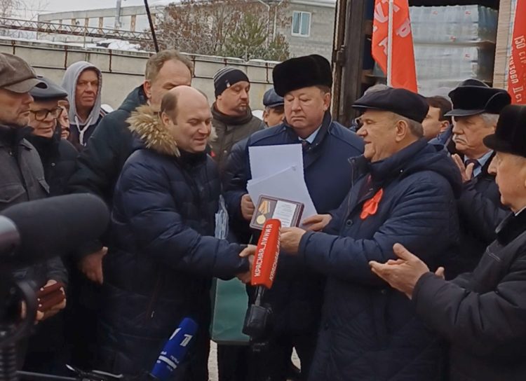 Денис Сидоров награжден медалью Министерства обороны