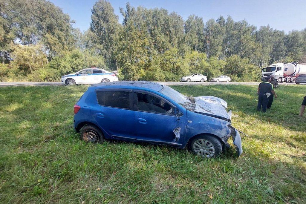 В Путятинском районе автомобиль "Renault Sandero" зацепил обочину и улетел в кювет