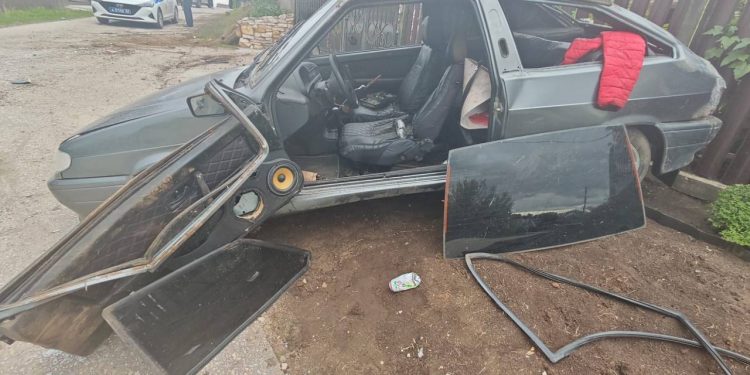В рязанских Борках пьяный водитель на ВАЗ врезался в забор В рязанских Борках пьяный водитель на ВАЗ врезался в забор