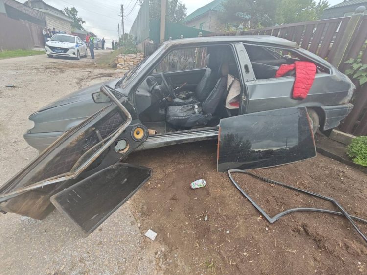 В рязанских Борках пьяный водитель на ВАЗ врезался в забор