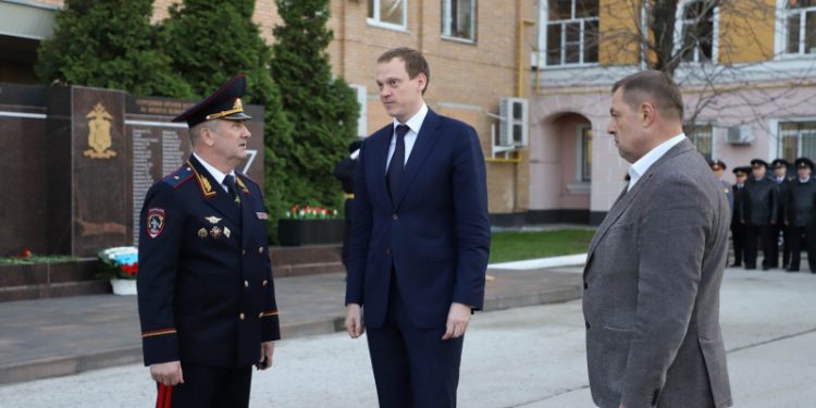 Губернатор Малков поздравил сотрудников рязанского УМВД с профессиональным праздником Губернатор Малков поздравил сотрудников рязанского УМВД с профессиональным праздником