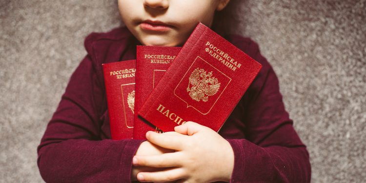 В ближние страны российские дети будут ездить по загранпаспортам
