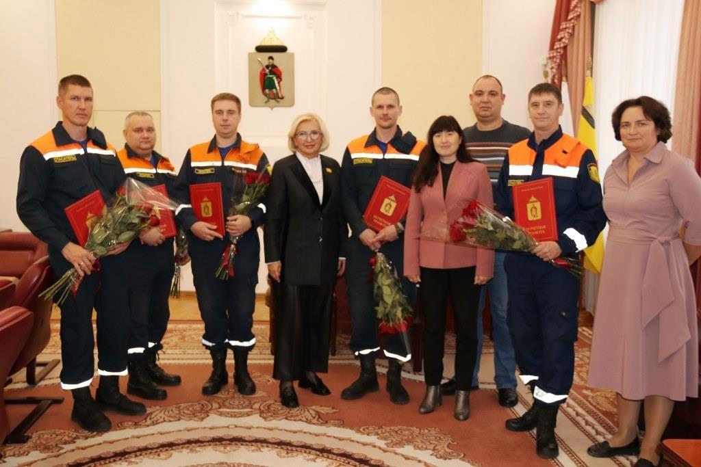 Прибывшим первыми на место авиакатастрофы Ил-76 в Рязани спасателям вручили почетные грамоты