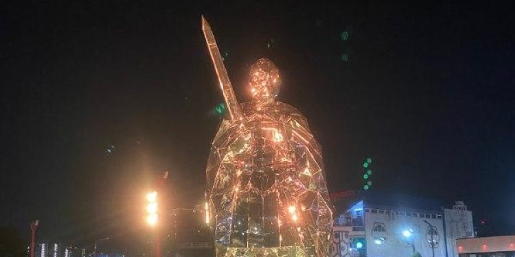 Рязанцы засняли на Московском шоссе светящийся памятник Олегу Рязанскому