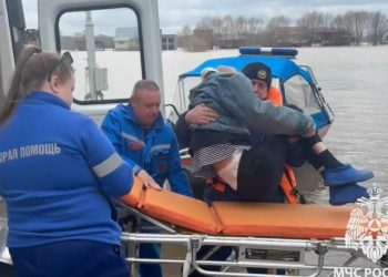 Эвакуация мужчины из отрезанного половодьем рязанского села