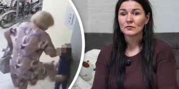 Бабушка отпинала приемного внука и лишилась опеки