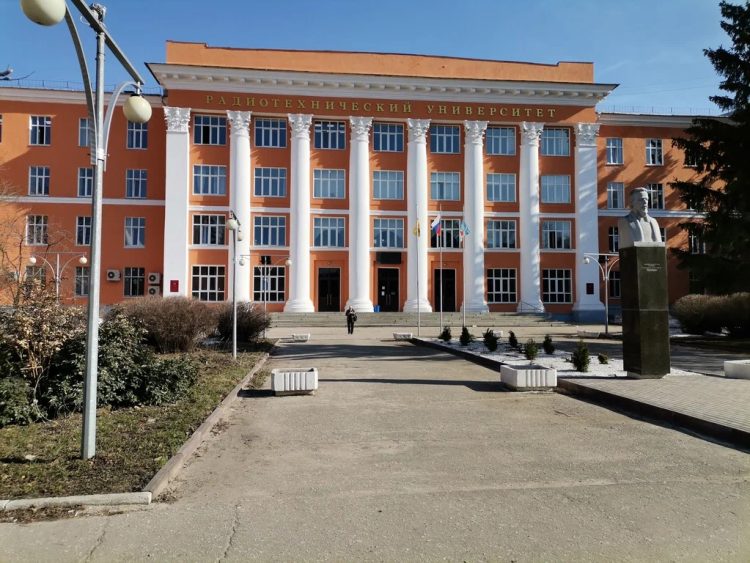 Депутат Госдумы Сергей Леонов сообщил подробности по "уничтожению" РГРТУ