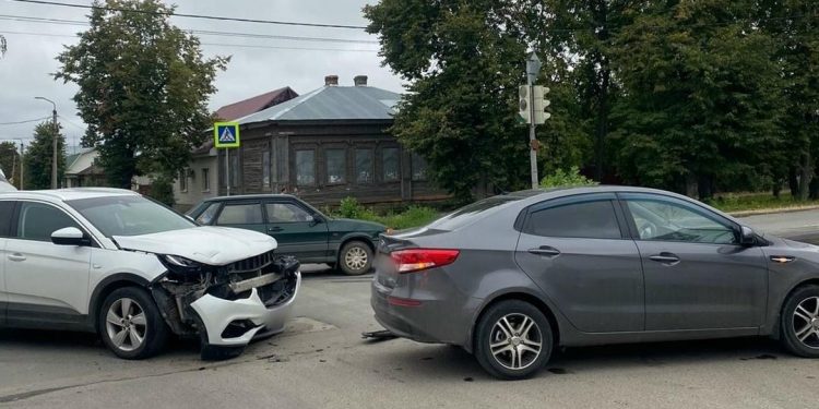 При столкновении двух машин в рязанском Касимове пострадал 56-летний водитель