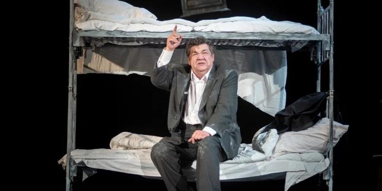 Рязанский актер Юрий Борисов удостоен награды на Международном молодежном театральном форуме