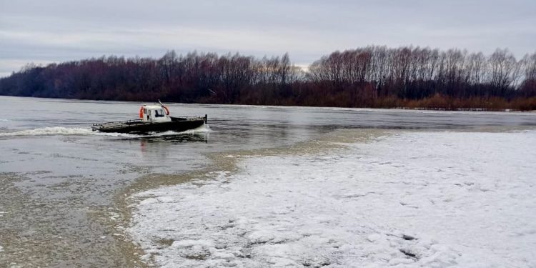В Спасском районе перекрыли движение транспорта по двум наплавным мостам