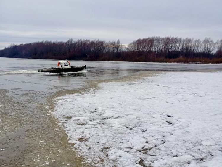 В Спасском районе перекрыли движение транспорта по двум наплавным мостам
