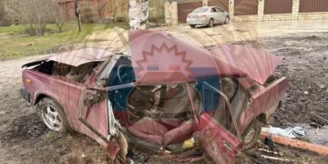 Юный шиловец врезался в дерево на ВАЗ-2107