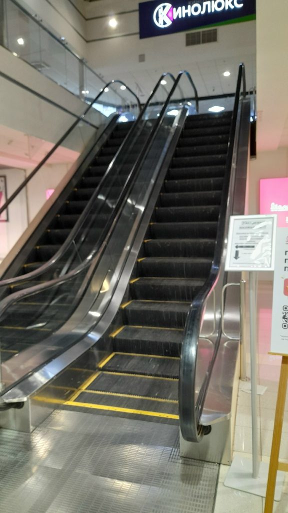 Рязанка пожаловалась на неработающий эскалатор в ТРЦ "Малина"