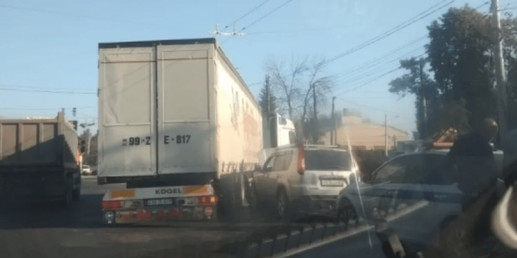 27 августа на проезде Шабулина из-за ДТП образовалась огромная пробка