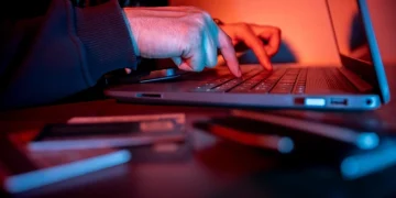 Как не остаться не только без денег, но и без отпуска — рассказываем о новой схеме мошенников
