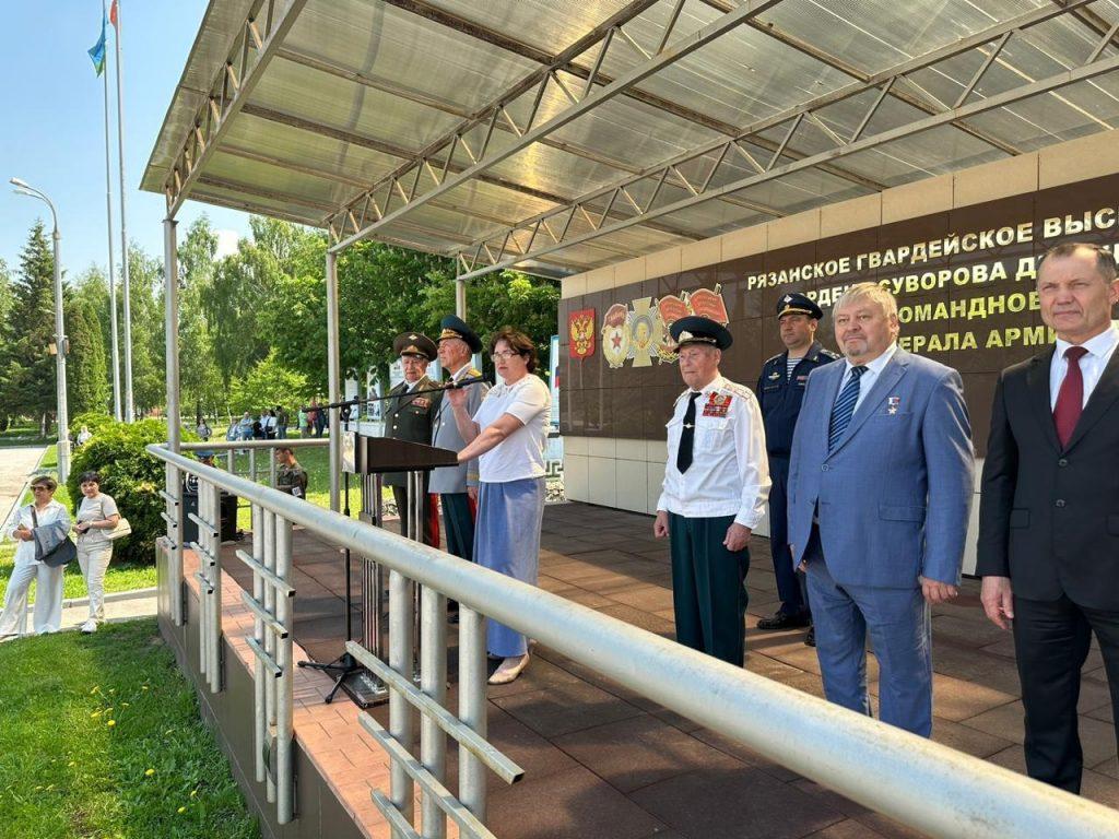 В Рязани в память о военном автомобильном училище имени генерала Дубынина открыли знак