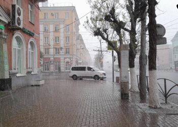Рязанцы засняли сильный снегопад в центре города 27 апреля Рязанцы засняли сильный снегопад в центре города 27 апреля
