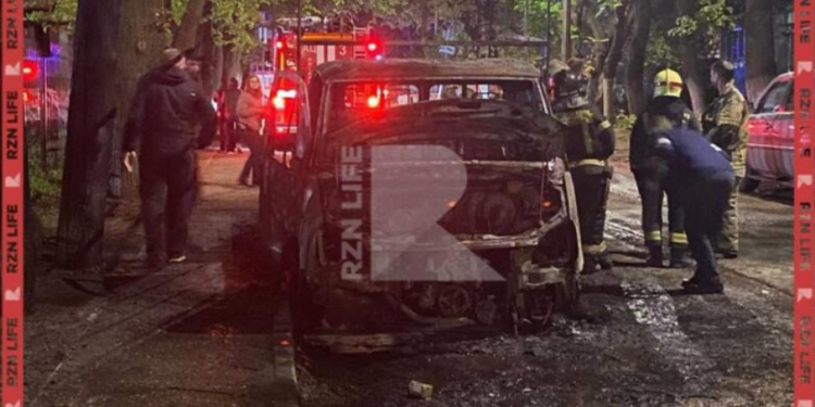 В Октябрьском городке загорелся автомобиль ГАЗель В Октябрьском городке загорелся автомобиль ГАЗель