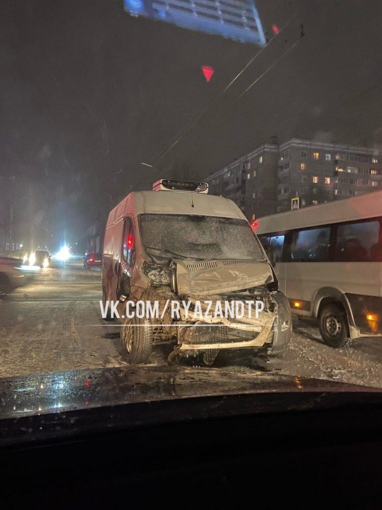 В ДТП с автомобилем СК в рязанском Канищеве пострадали три человека