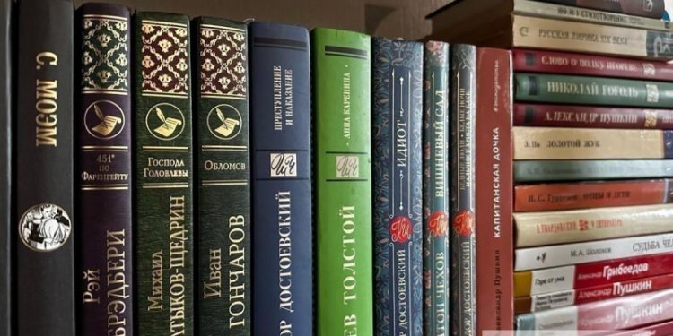 Маркировка книг Пушкина началась из-за запрета пропаганды наркотиков Маркировка книг Пушкина началась из-за запрета пропаганды наркотиков