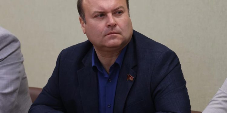 «Государство облагает налогом само себя»: Денис Сидоров поддержал отмену транспортного налога для скорой и экстренных служб