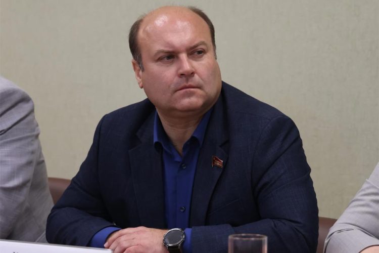 «Государство облагает налогом само себя»: Денис Сидоров поддержал отмену транспортного налога для скорой и экстренных служб