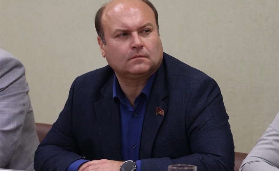 «Государство облагает налогом само себя»: Денис Сидоров поддержал отмену транспортного налога для скорой и экстренных служб