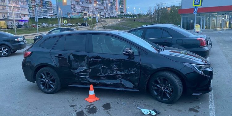 Пьяный подросток протаранил десять автомобилей на угнанной машине Пьяный подросток протаранил десять автомобилей на угнанной машине