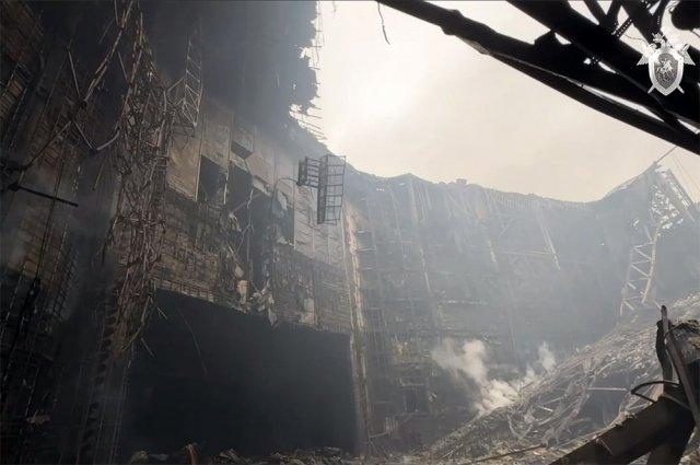 15-летний мальчик вывел из горящего здания "Крокуса" сотню человек