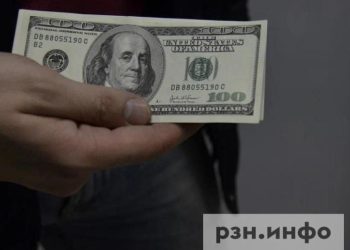 Доллар опустился ниже 79 рублей на межбанковском рынке