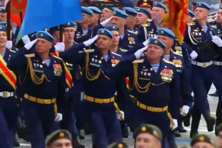 Курсанты Рязанского училища ВДВ прошли маршем по Красной площади
