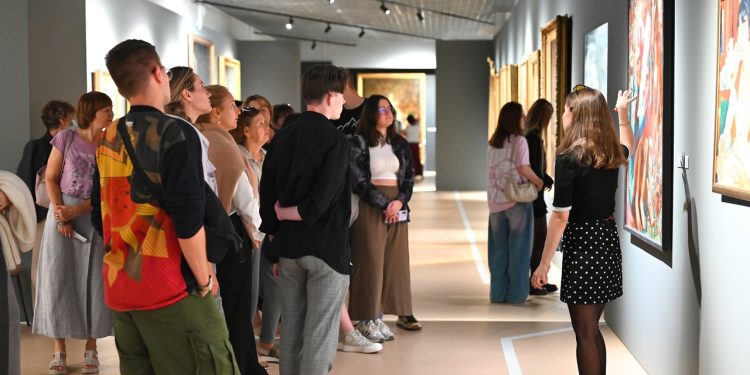 Рязанцам рассказали, как записаться на выставку «Шедевры Русского музея» в РИАМЗ