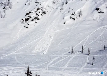 Лавина накрыла жилые дома в Дагестане и похоронила людей под снегом Лавина накрыла жилые дома в Дагестане и похоронила людей под снегом