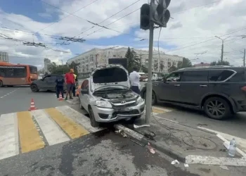 В Омске иномарка врезалась в группу пешеходов