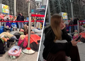 Тысячи пассажиров застряли в аэропортах Москвы и Петербурга