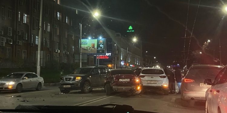 В массовом ДТП на Московском шоссе пострадал водитель "Chevrolet Cruze" В массовом ДТП на Московском шоссе пострадал водитель «Chevrolet Cruze»